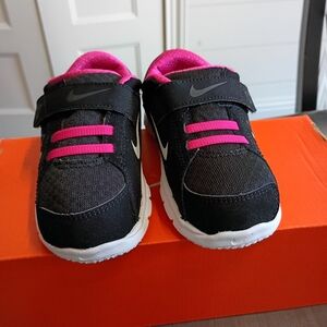NIKE Flex Supreme Sz 8c Little Girls Black And Desert Pink New